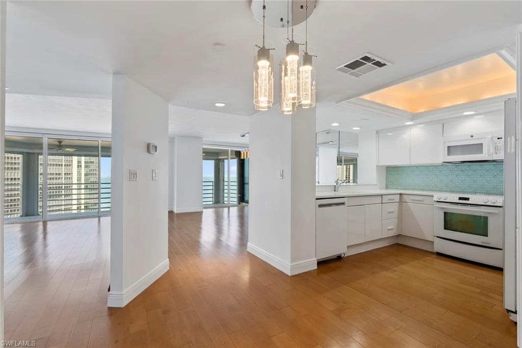 4751 Gulf Shore Blvd N 1406, Naples, FL 34103-9