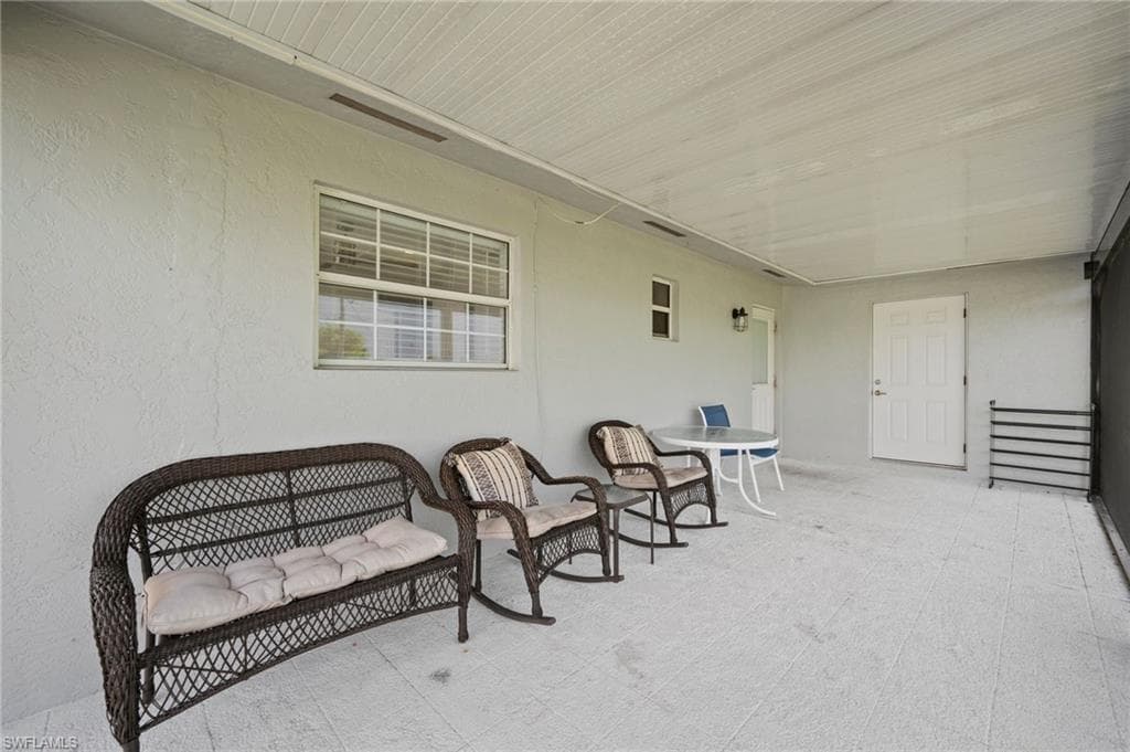 545 102nd Ave N, Naples, FL 34108-16