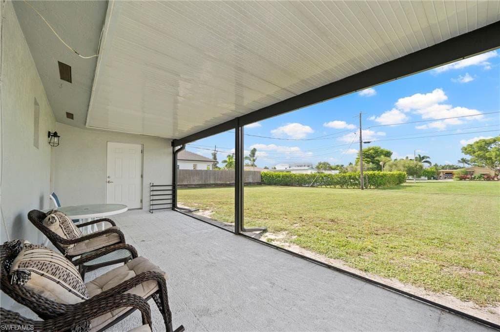 545 102nd Ave N, Naples, FL 34108-17
