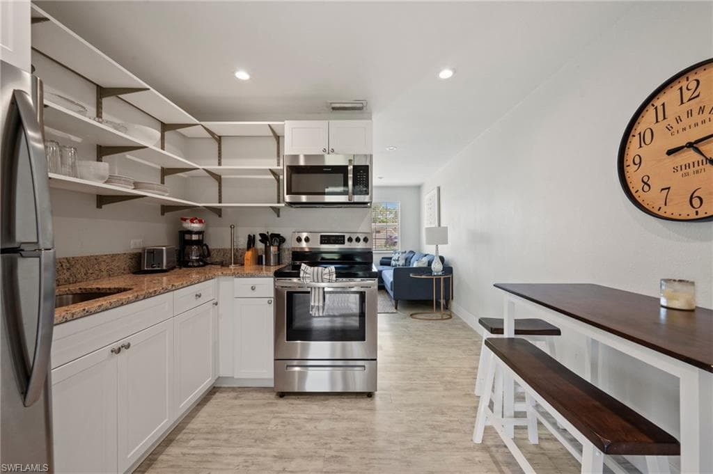 545 102nd Ave N, Naples, FL 34108-7