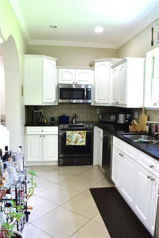 3670 8th Ave SE, Naples, FL 34117-9