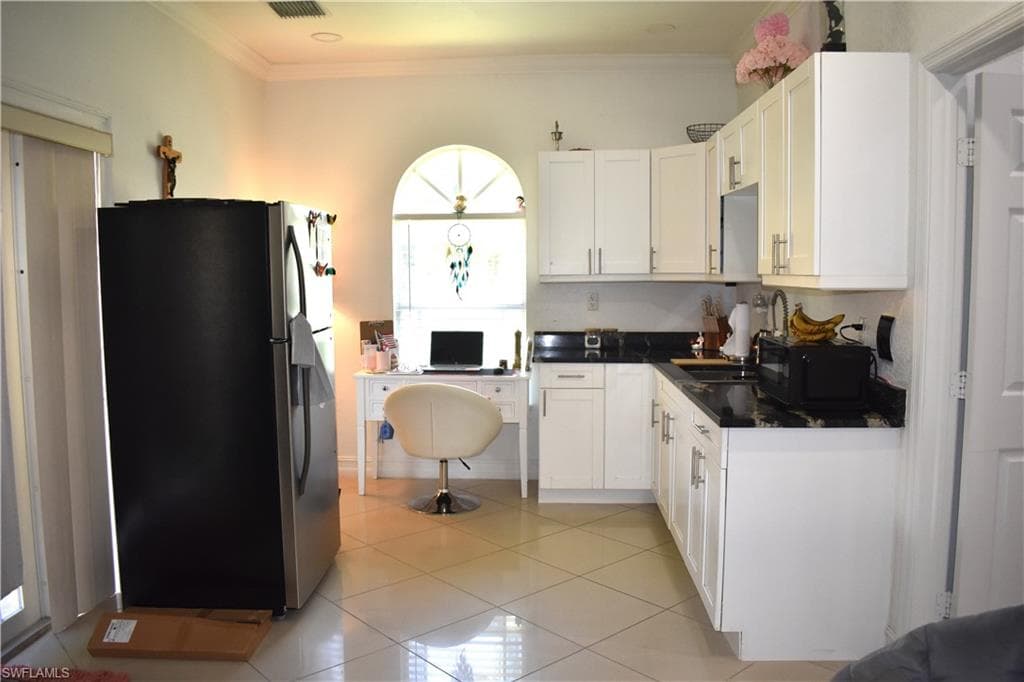 3670 8th Ave SE, Naples, FL 34117-21