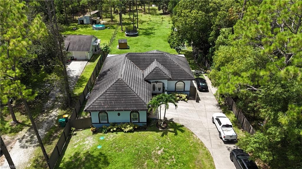 3670 8th Ave SE, Naples, FL 34117-27