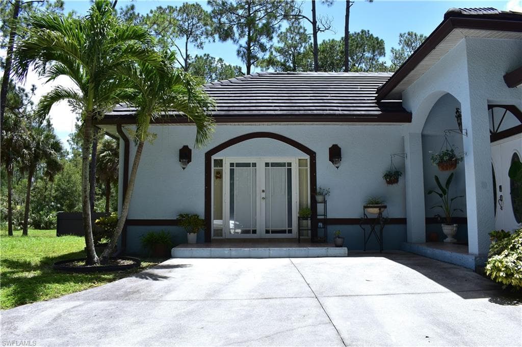 3670 8th Ave SE, Naples, FL 34117-2