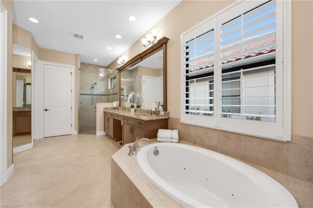 12402 Lockford Ln, Naples, FL 34120-18