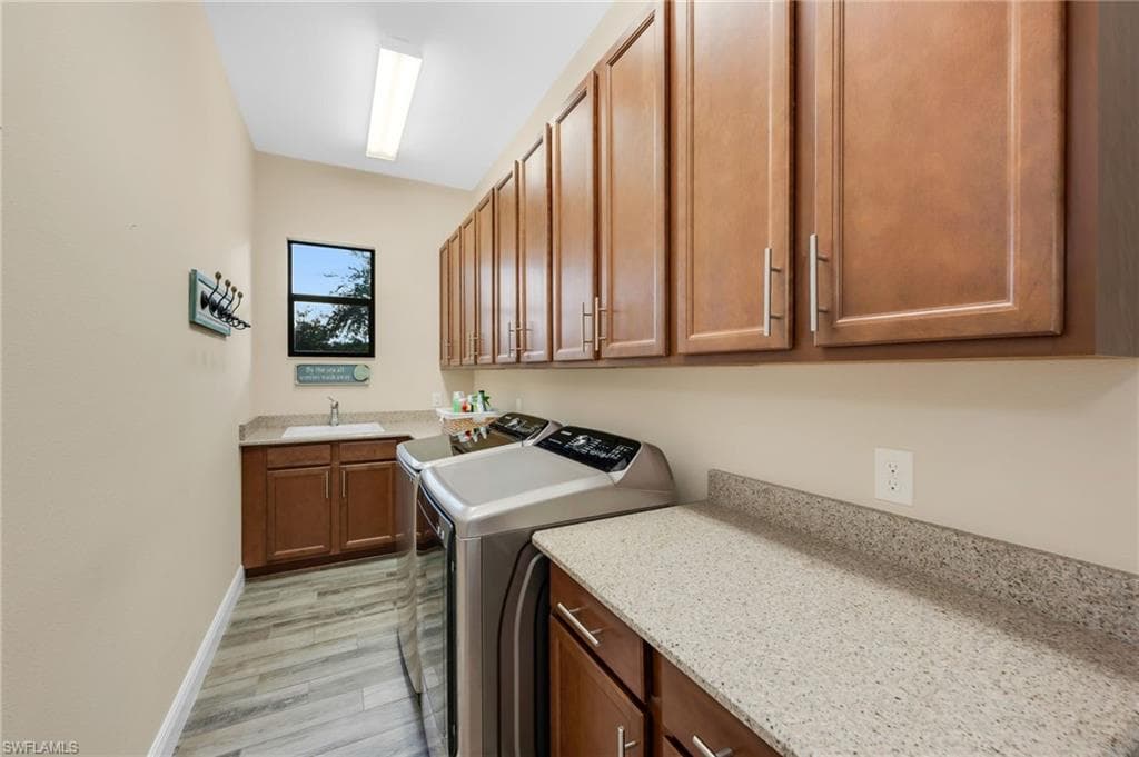 12402 Lockford Ln, Naples, FL 34120-24