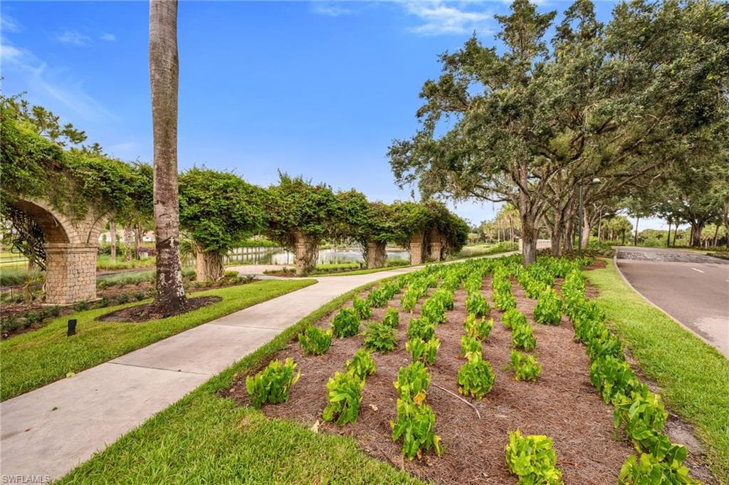 12402 Lockford Ln, Naples, FL 34120-32