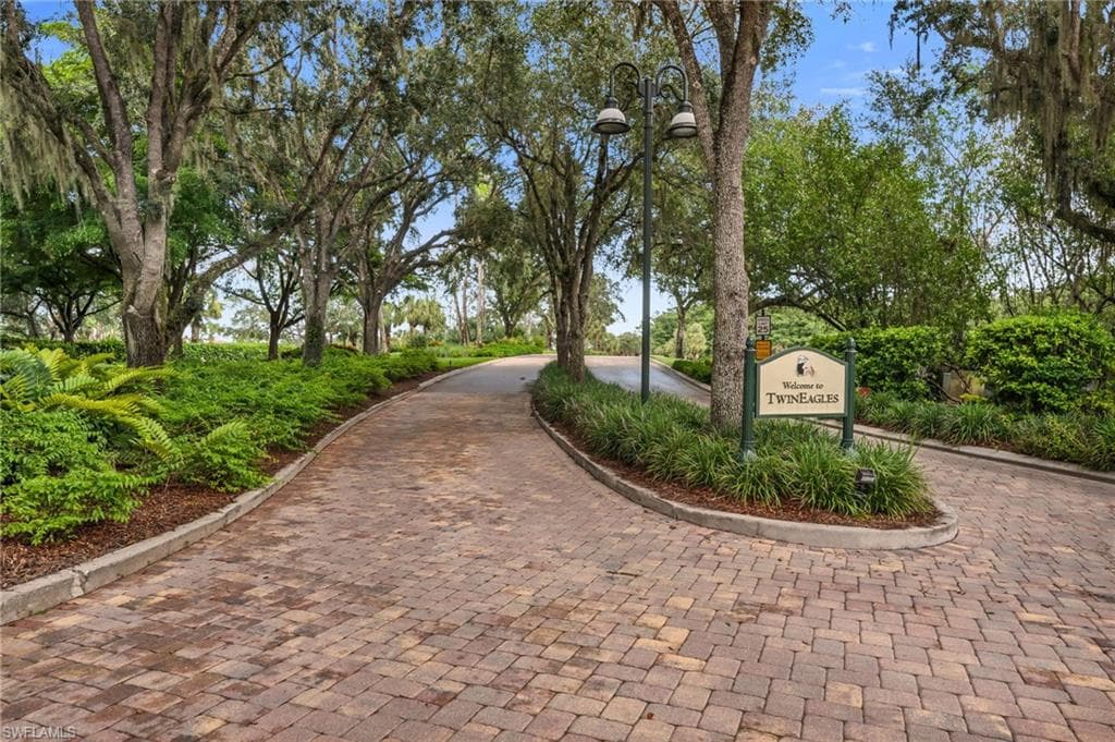 12402 Lockford Ln, Naples, FL 34120-33