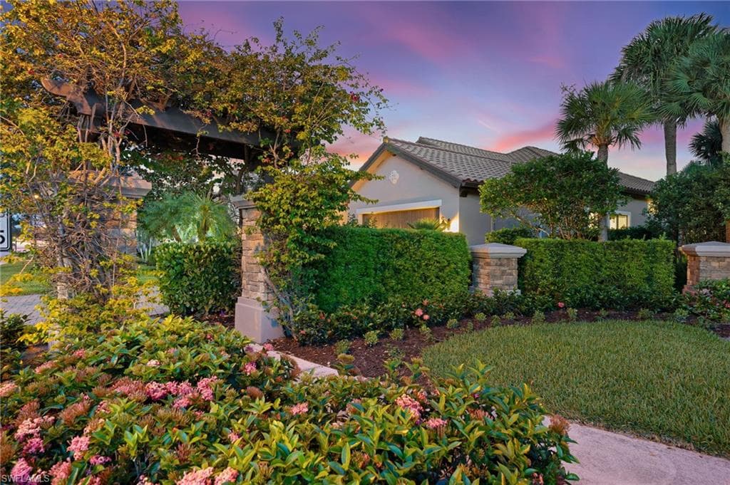12402 Lockford Ln, Naples, FL 34120-3