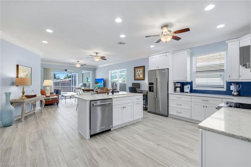 746 101st Ave N, Naples, FL 34108-9