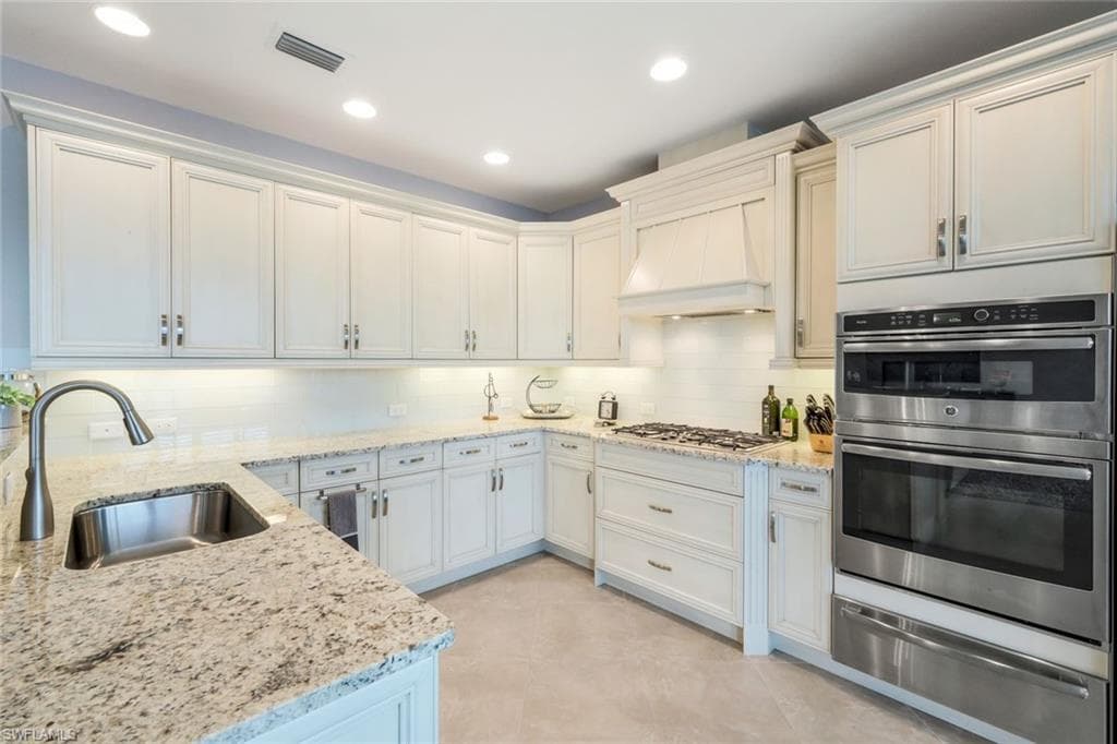 8050 Signature Club Cir 101, Naples, FL 34113-11