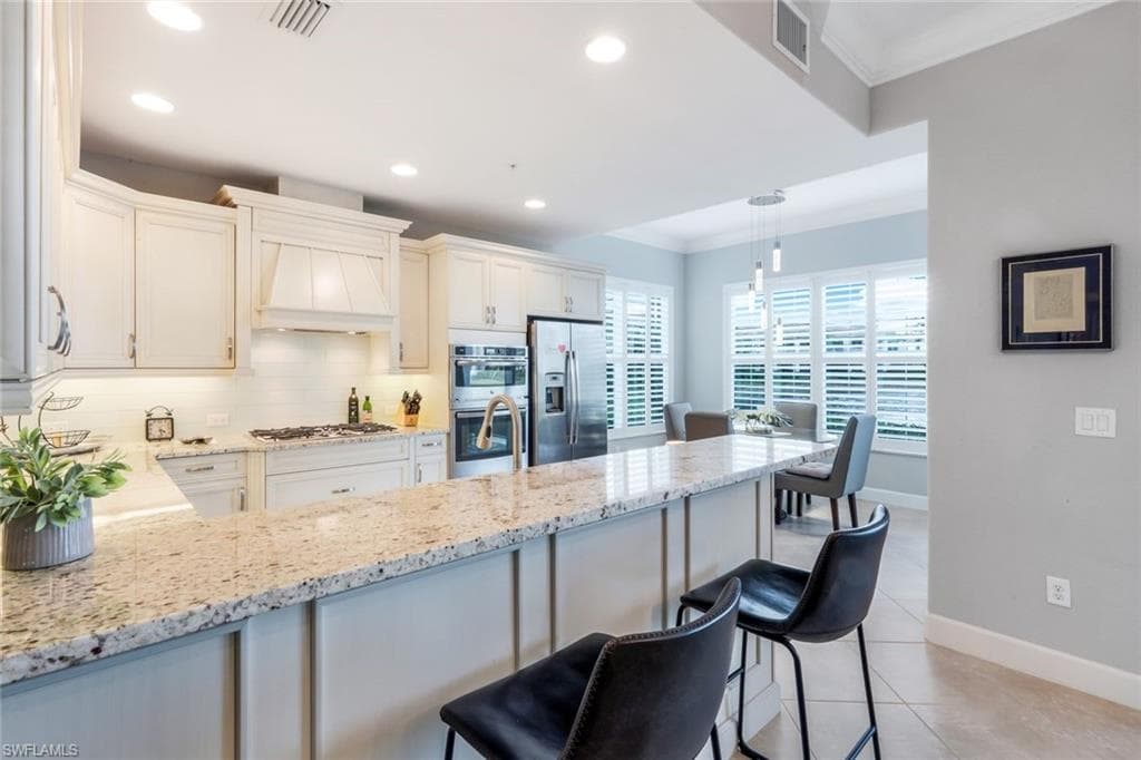 8050 Signature Club Cir 101, Naples, FL 34113-14