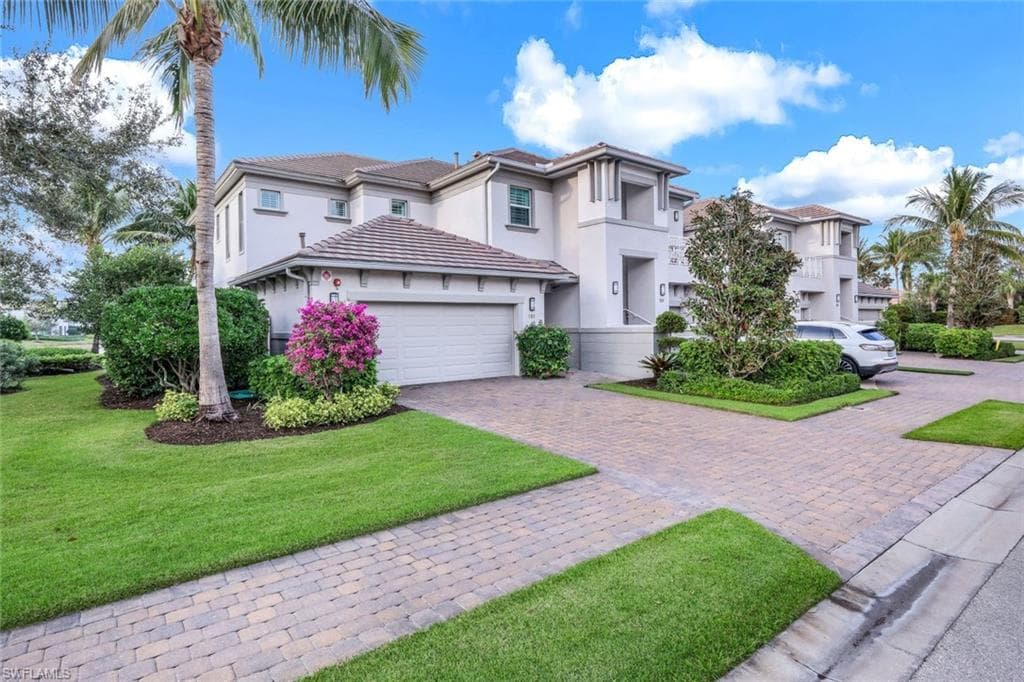 8050 Signature Club Cir 101, Naples, FL 34113-1