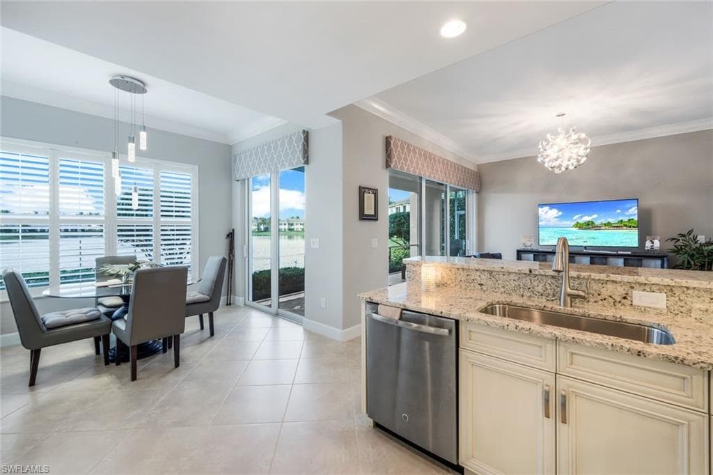 8050 Signature Club Cir 101, Naples, FL 34113-3