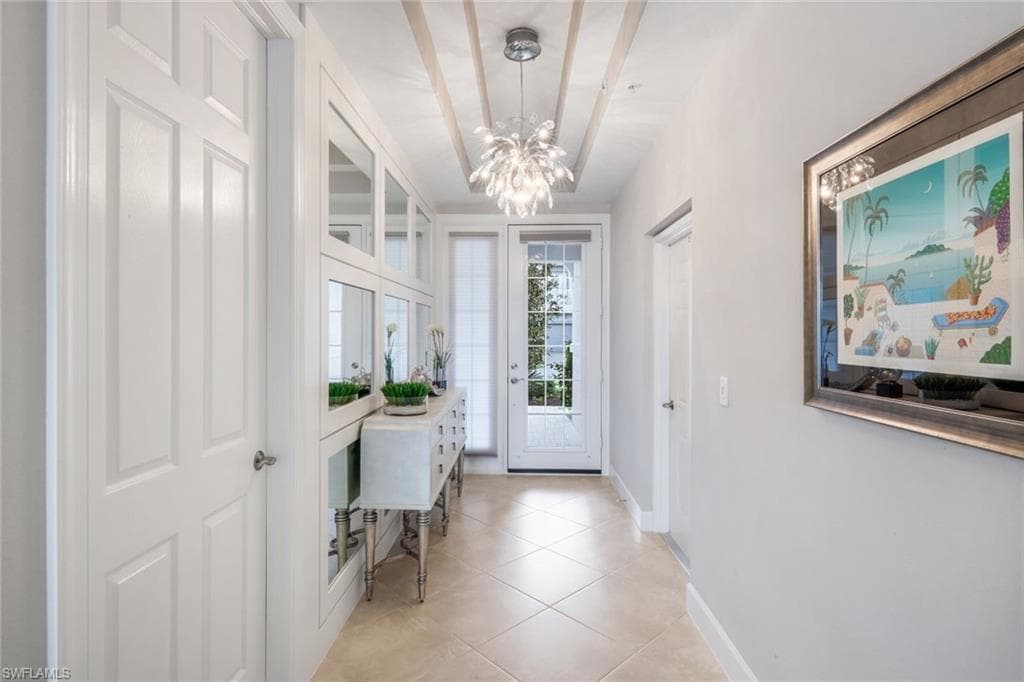 8050 Signature Club Cir 101, Naples, FL 34113-4