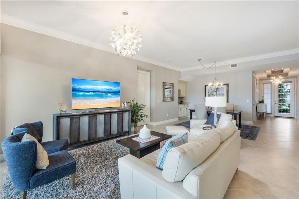 8050 Signature Club Cir 101, Naples, FL 34113-7