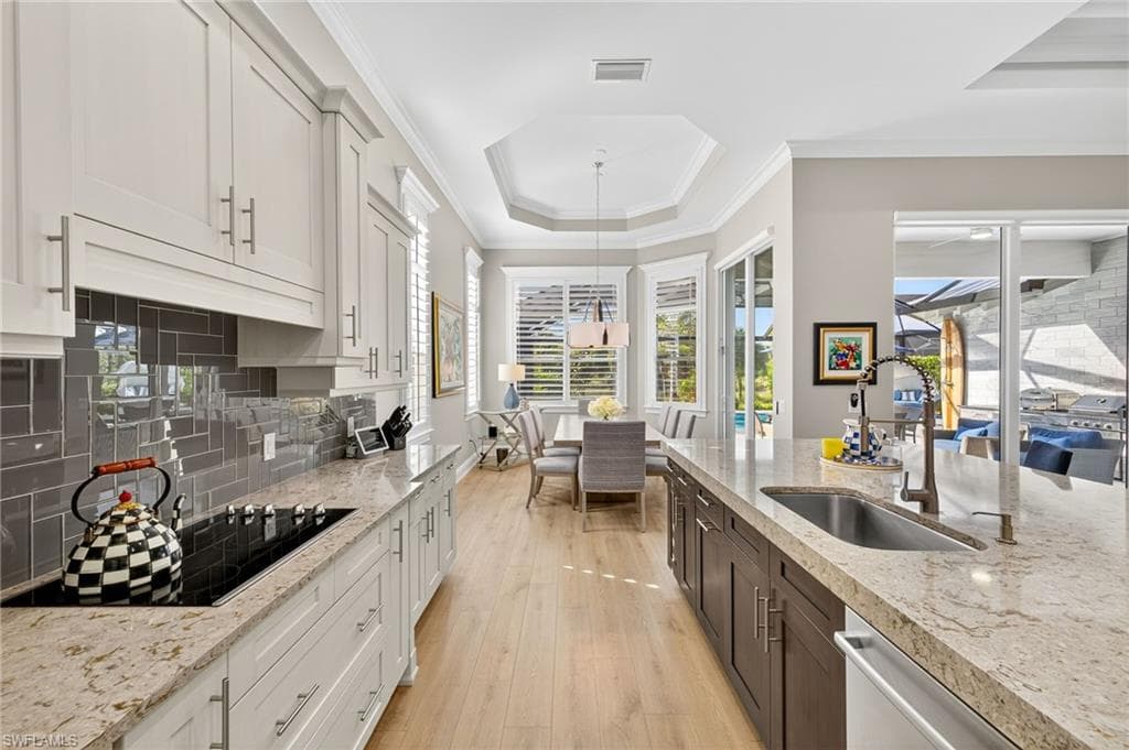 6040 Lucaya Way, Naples, FL 34113-9