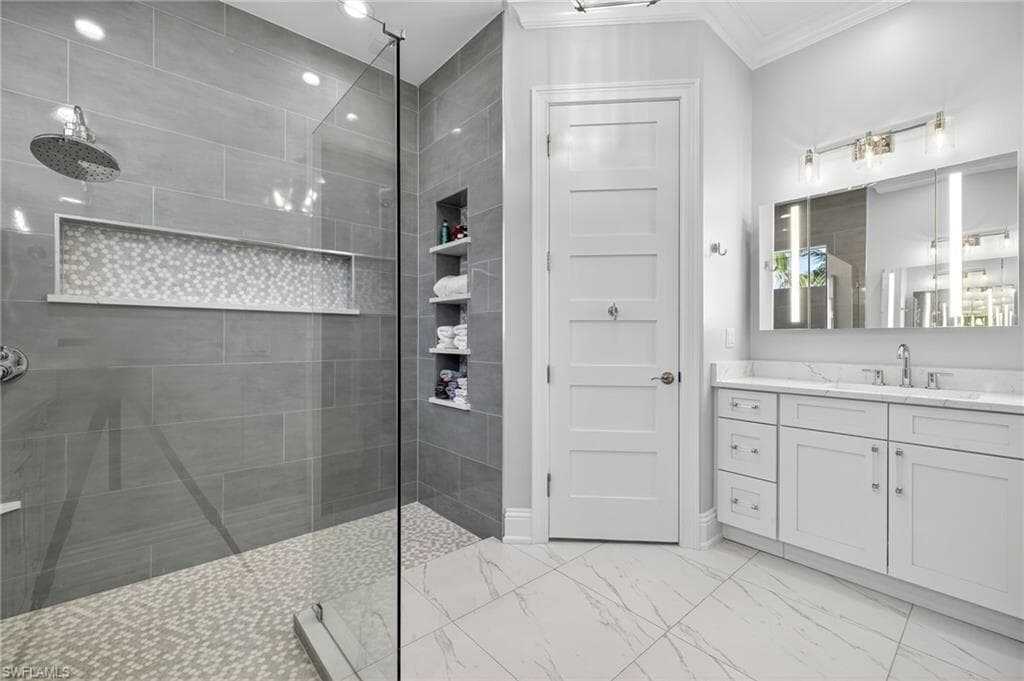 6040 Lucaya Way, Naples, FL 34113-13