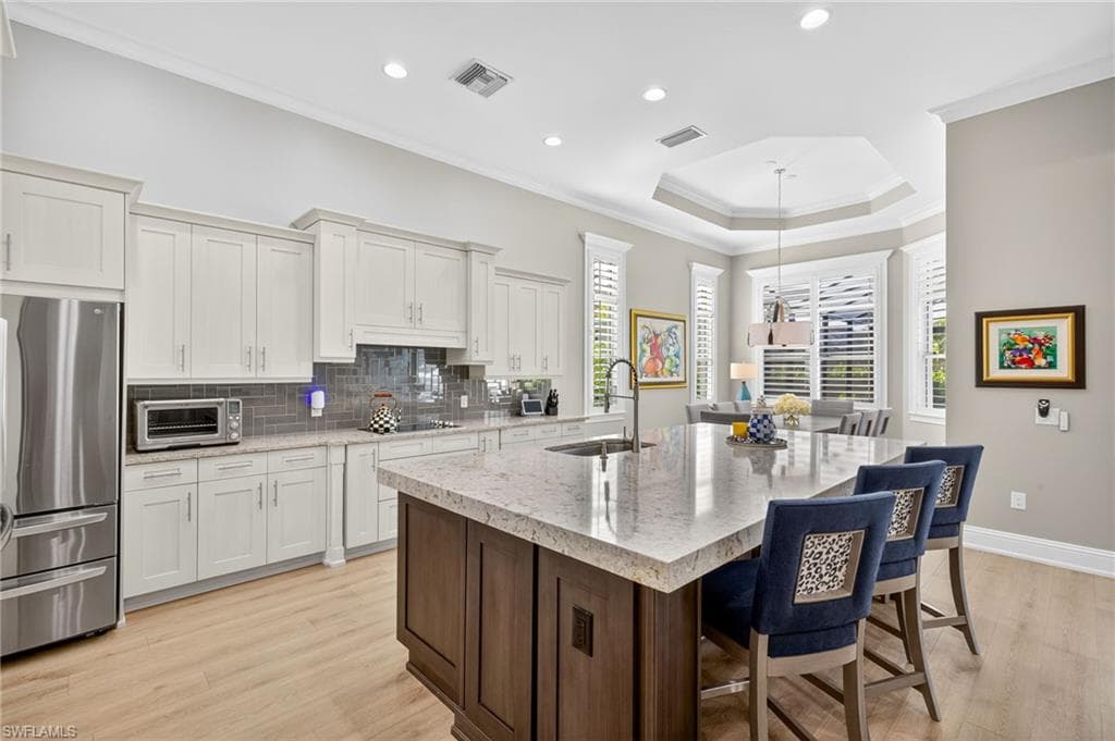 6040 Lucaya Way, Naples, FL 34113-8