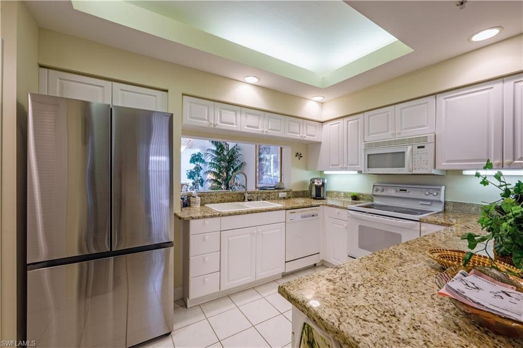 300 Wyndemere Way C104, Naples, FL 34105-13
