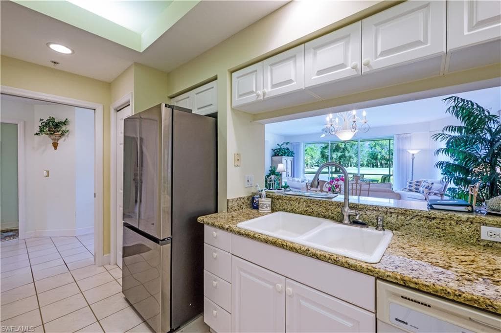 300 Wyndemere Way C104, Naples, FL 34105-19