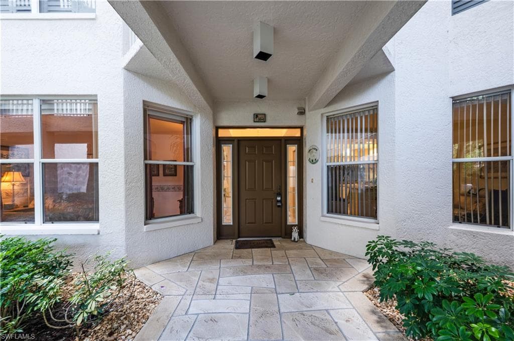 300 Wyndemere Way C104, Naples, FL 34105-4