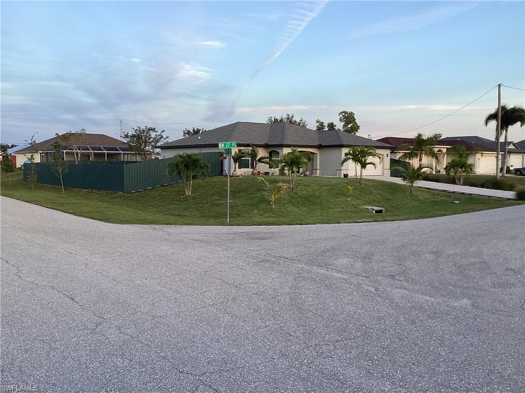 309 22nd Pl, Cape Coral, FL 33993-3
