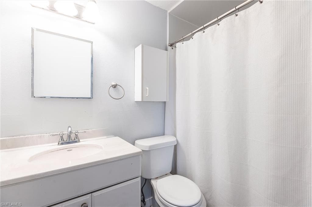 2345 Outrigger Ln, Naples, FL 34104-18