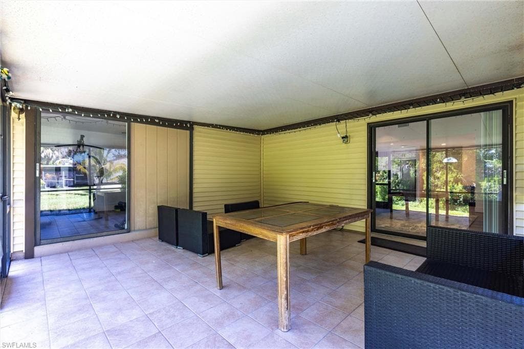 2345 Outrigger Ln, Naples, FL 34104-27