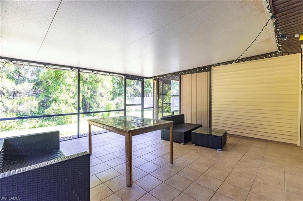 2345 Outrigger Ln, Naples, FL 34104-28