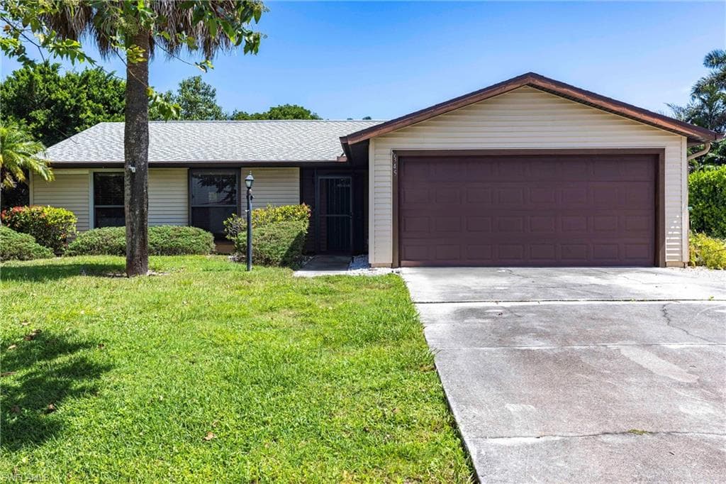 2345 Outrigger Ln, Naples, FL 34104-2