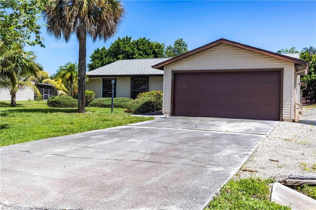 2345 Outrigger Ln, Naples, FL 34104-3
