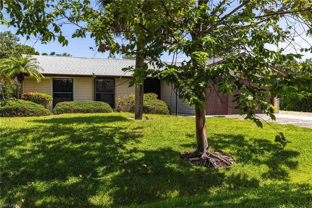 2345 Outrigger Ln, Naples, FL 34104-4
