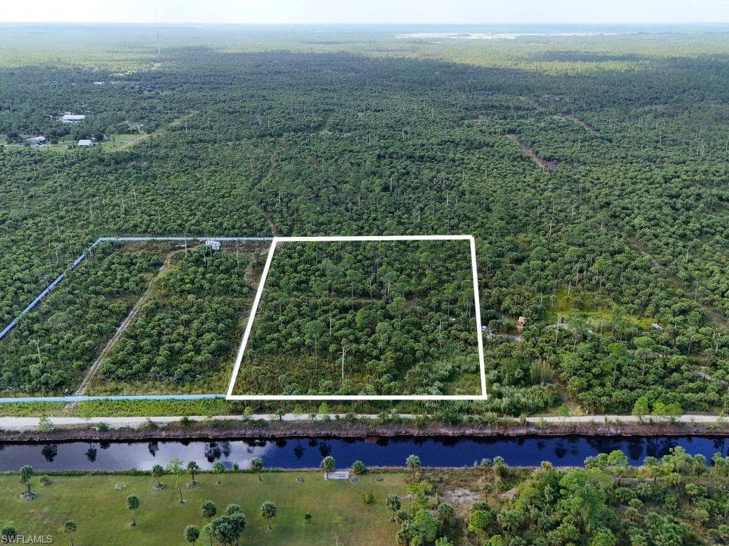 2400 Woodland Estates Rd, Naples, FL 34117-4