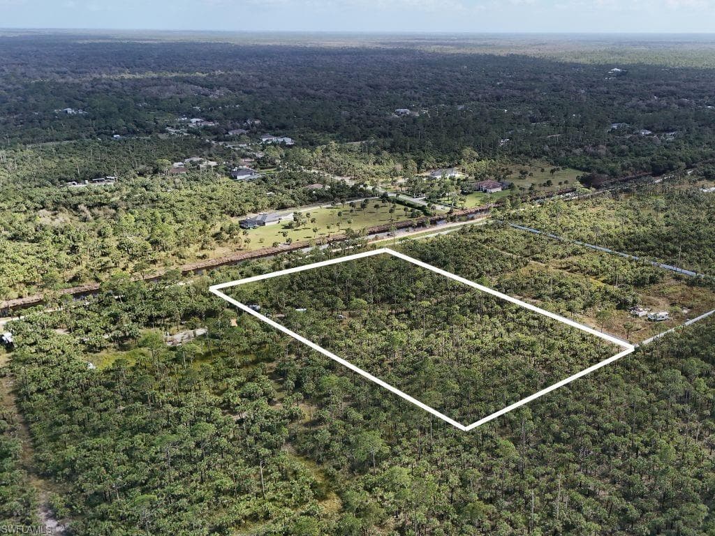 2400 Woodland Estates Rd, Naples, FL 34117-5