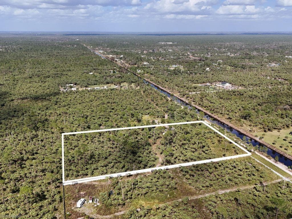 2400 Woodland Estates Rd, Naples, FL 34117-7
