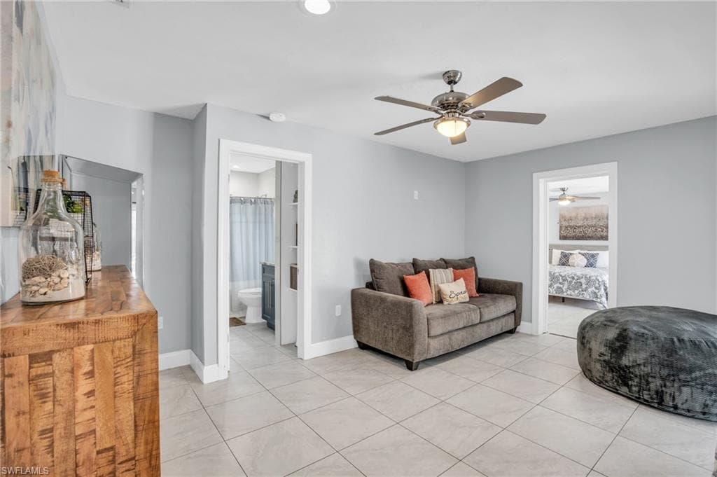 130 Mentor Dr, Naples, FL 34110-15