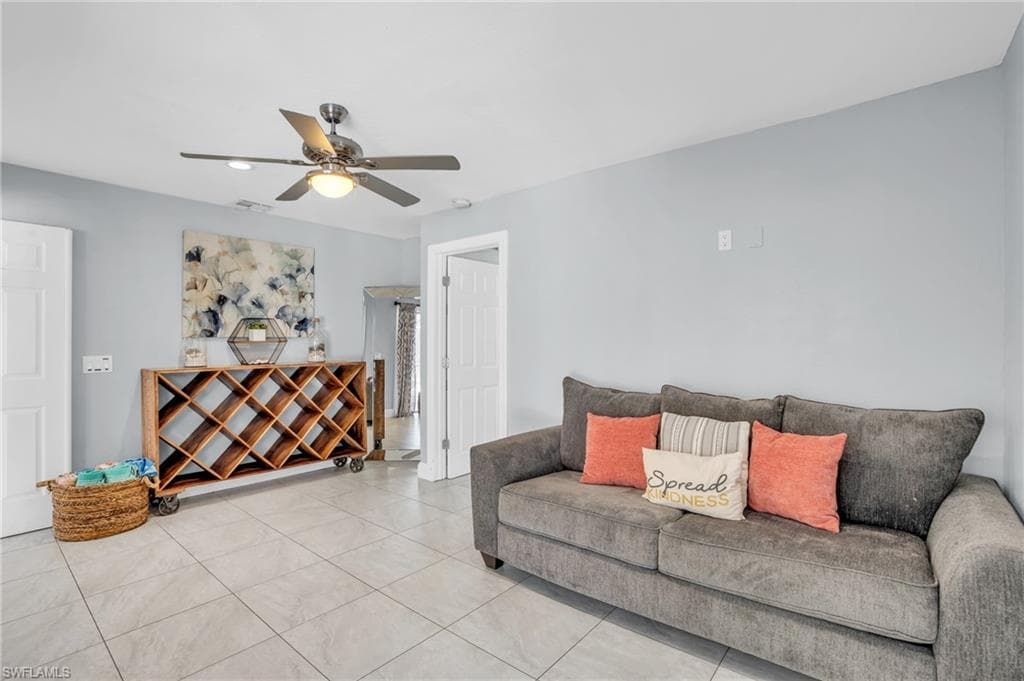 130 Mentor Dr, Naples, FL 34110-16