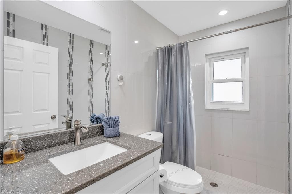 130 Mentor Dr, Naples, FL 34110-17