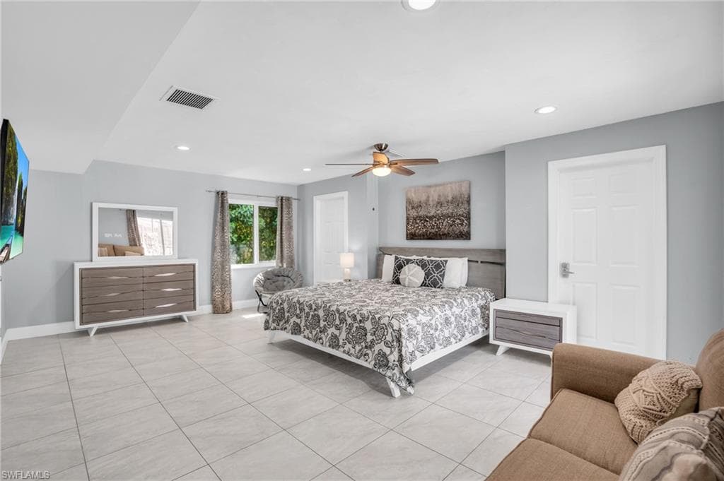 130 Mentor Dr, Naples, FL 34110-18