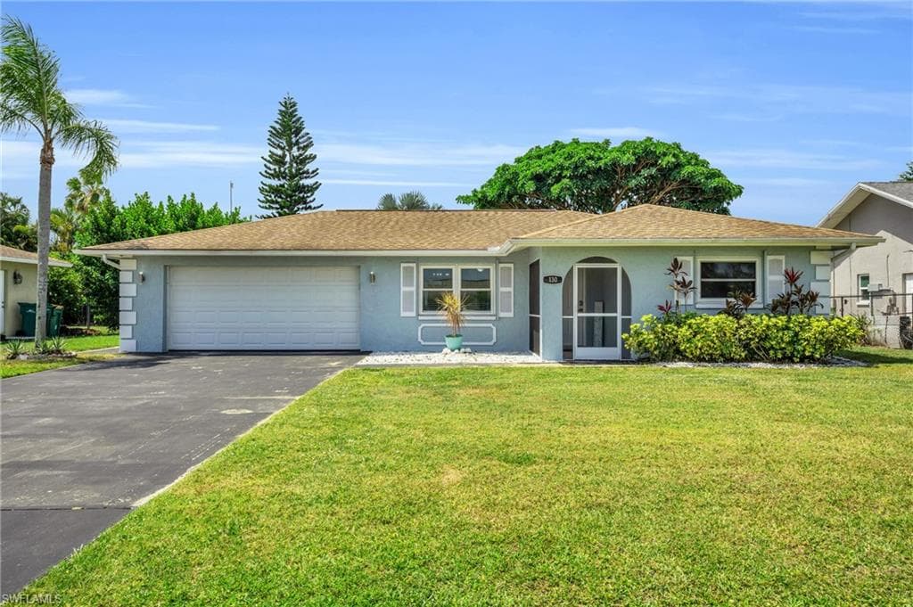130 Mentor Dr, Naples, FL 34110-1