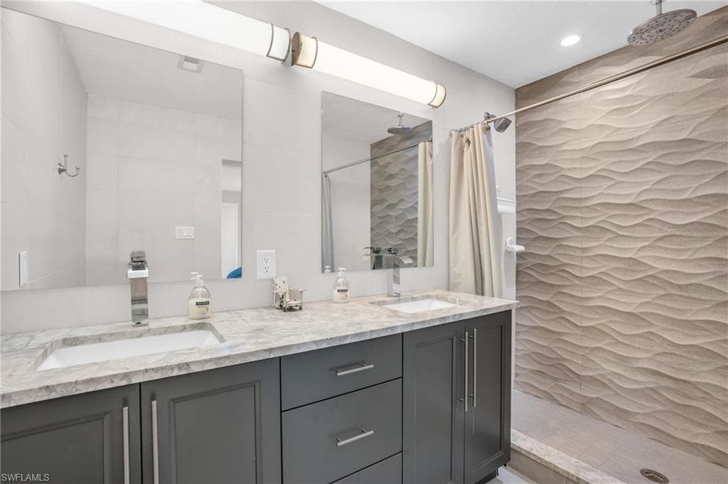 130 Mentor Dr, Naples, FL 34110-24