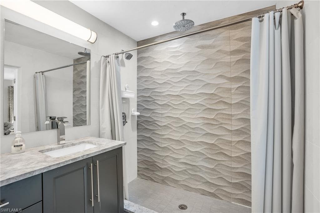 130 Mentor Dr, Naples, FL 34110-25