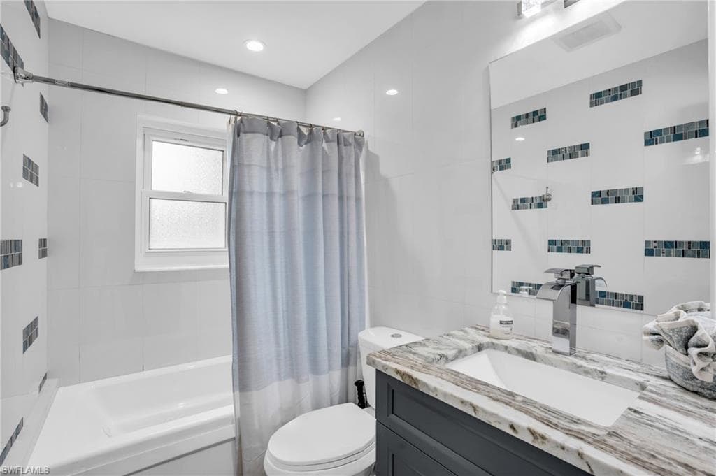 130 Mentor Dr, Naples, FL 34110-28