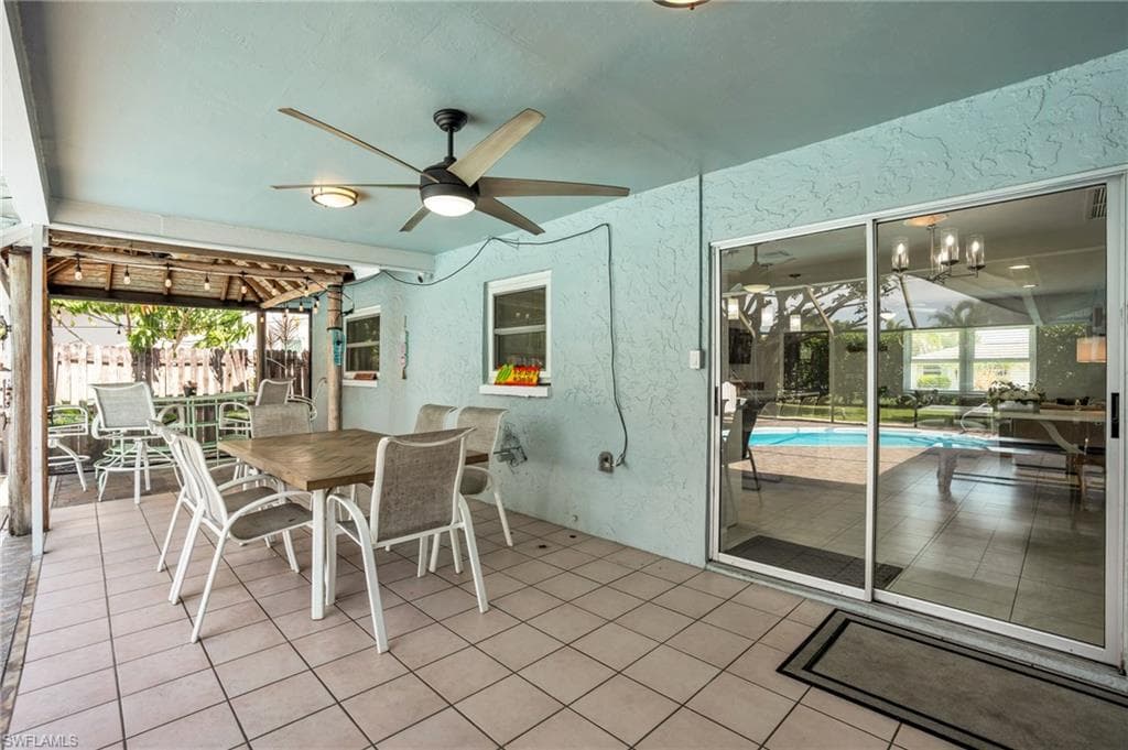 130 Mentor Dr, Naples, FL 34110-32