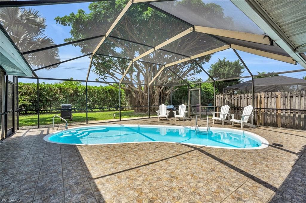 130 Mentor Dr, Naples, FL 34110-35