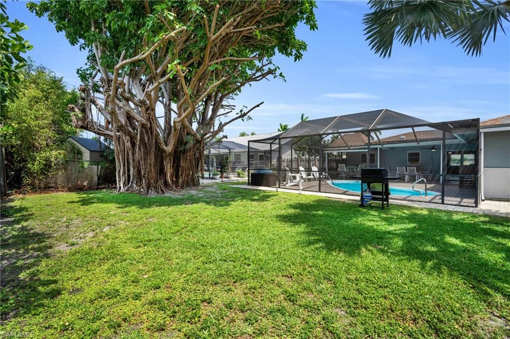 130 Mentor Dr, Naples, FL 34110-37