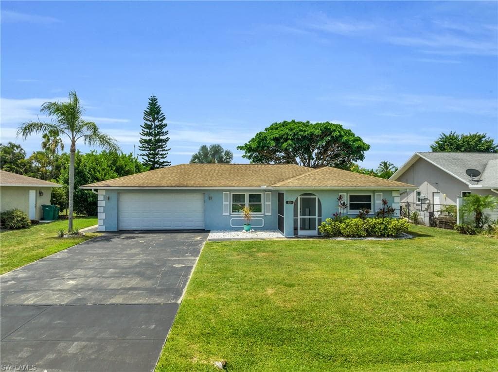 130 Mentor Dr, Naples, FL 34110-3