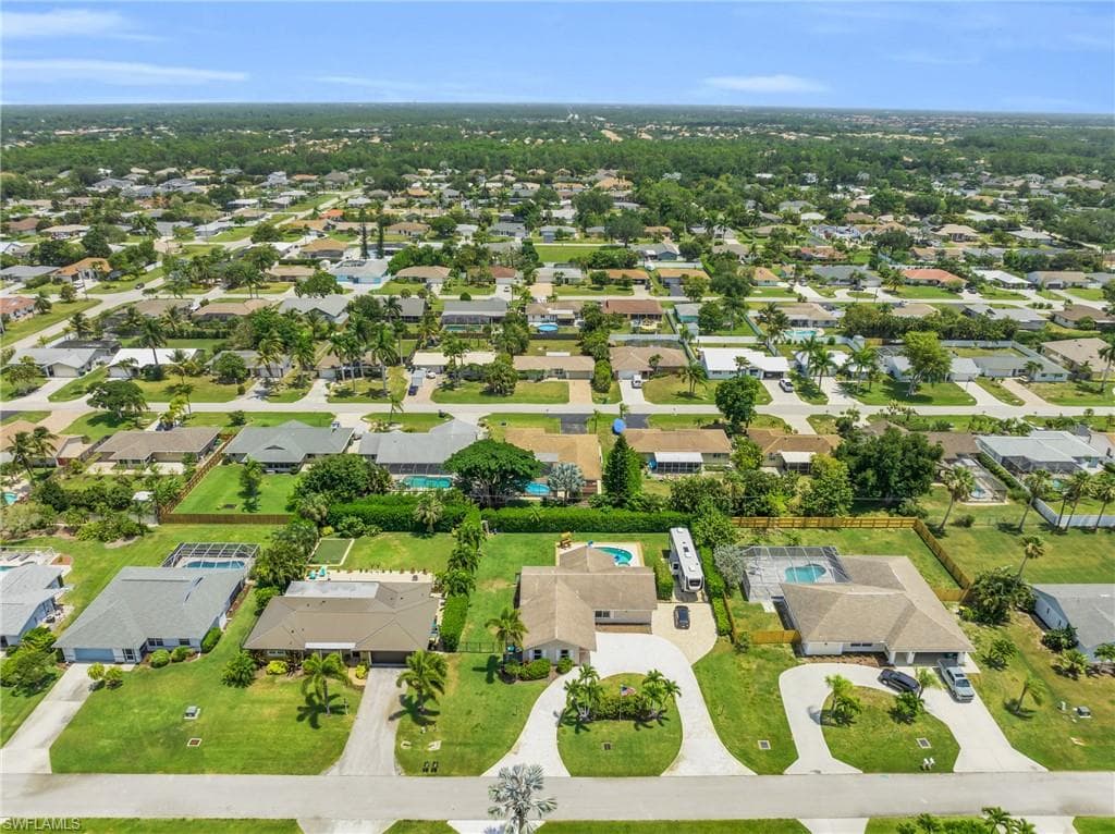 130 Mentor Dr, Naples, FL 34110-42