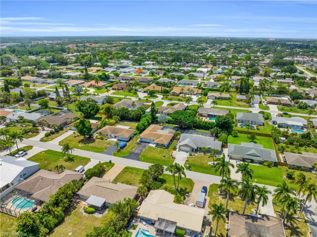 130 Mentor Dr, Naples, FL 34110-46